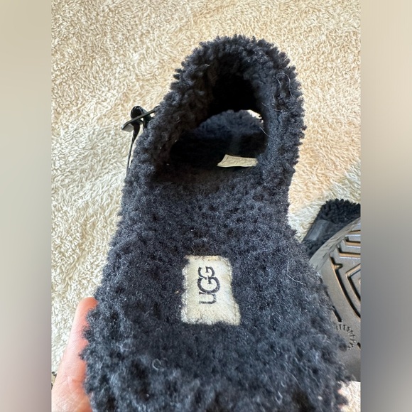 UGG Fluffita Black Platform Sandal size 9 - Picture 9 of 10